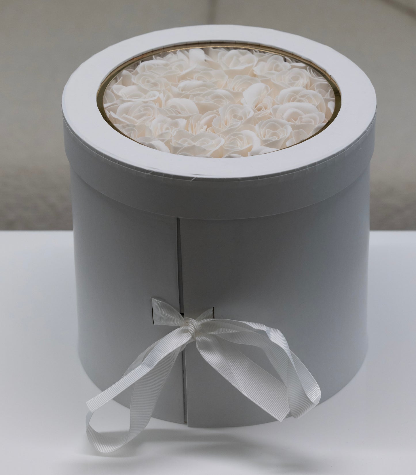 القبو 1 - أبيض/أبيض