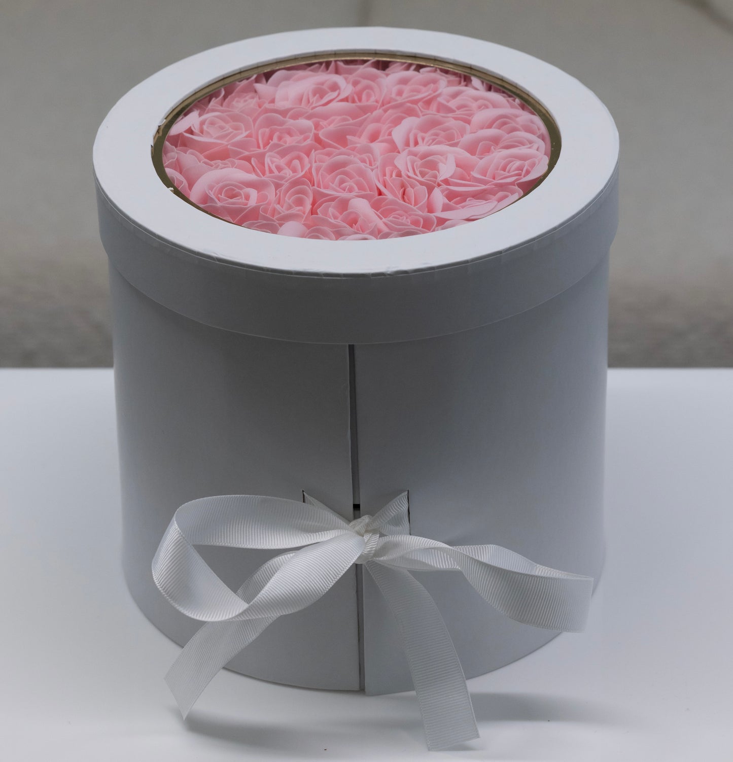 القبو 1 - أبيض/وردي