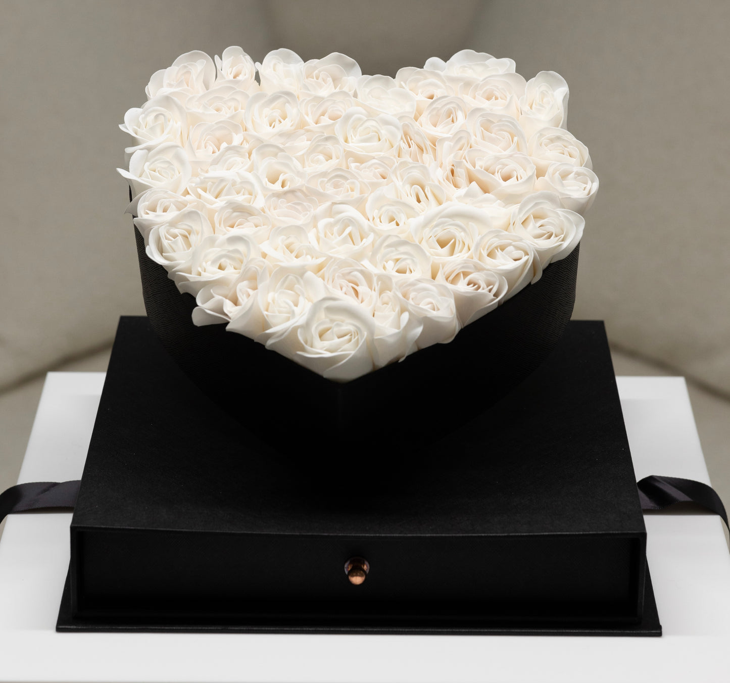 القبو 3 - أسود/أبيض