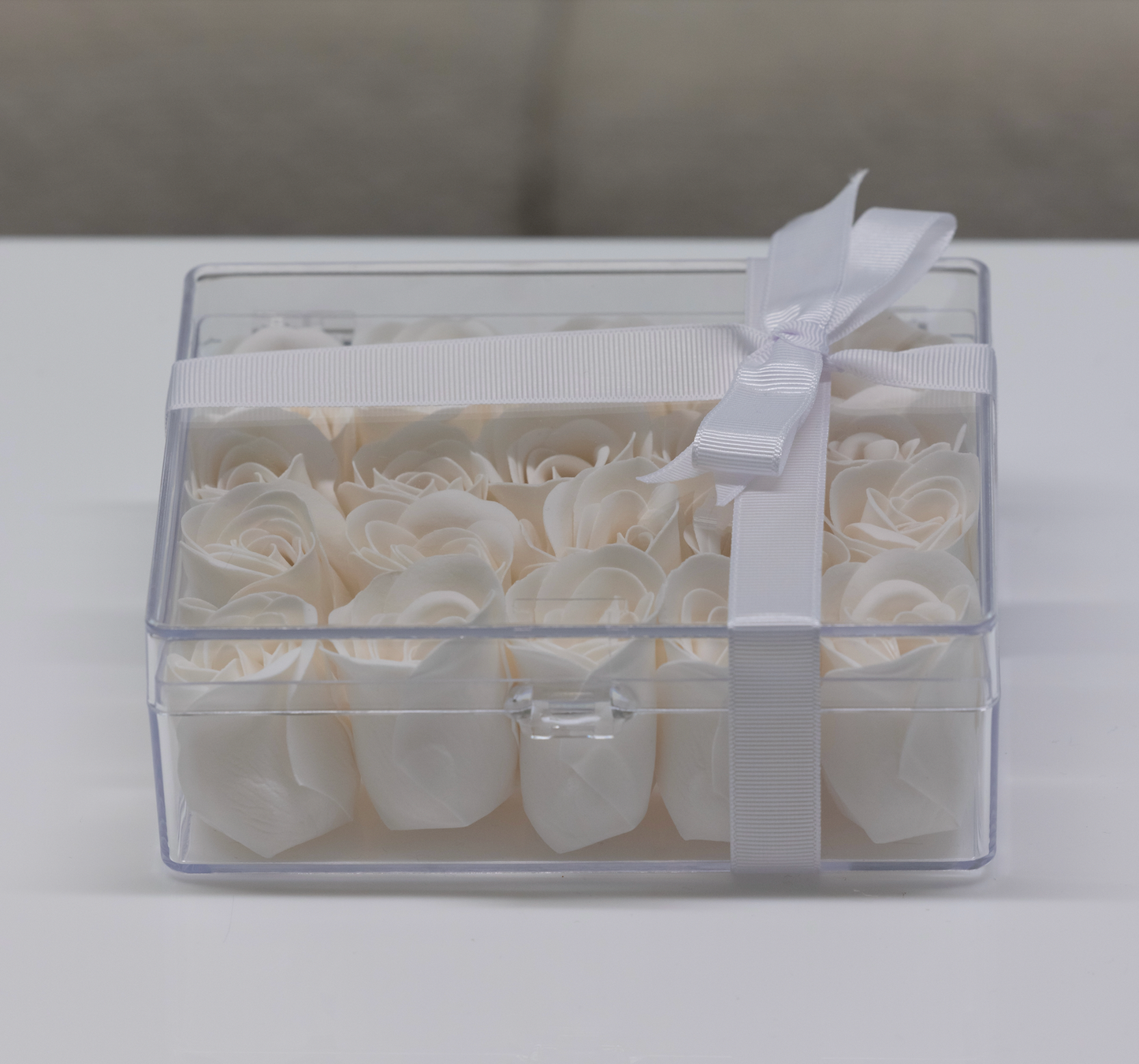 خزانة صغيرة - بيضاء